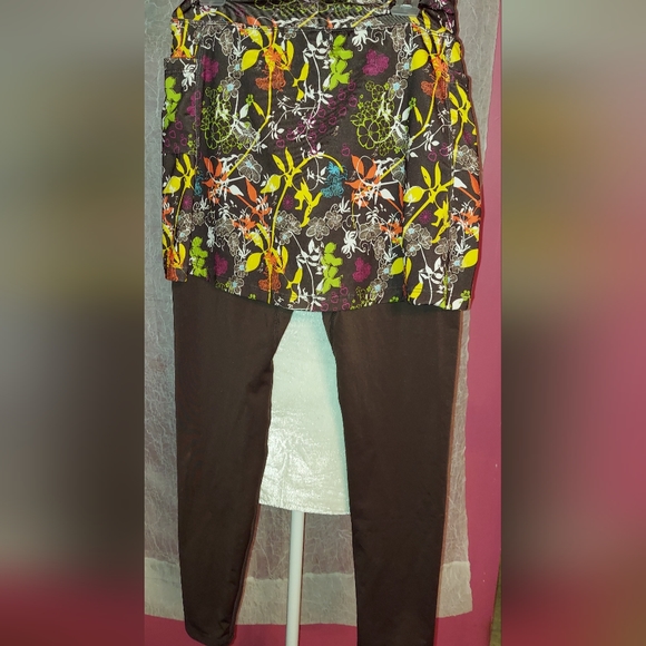 Womans Original Running Skirt w/ Capri Tights / Leggings in a size 1 (4-6) - Picture 9 of 9